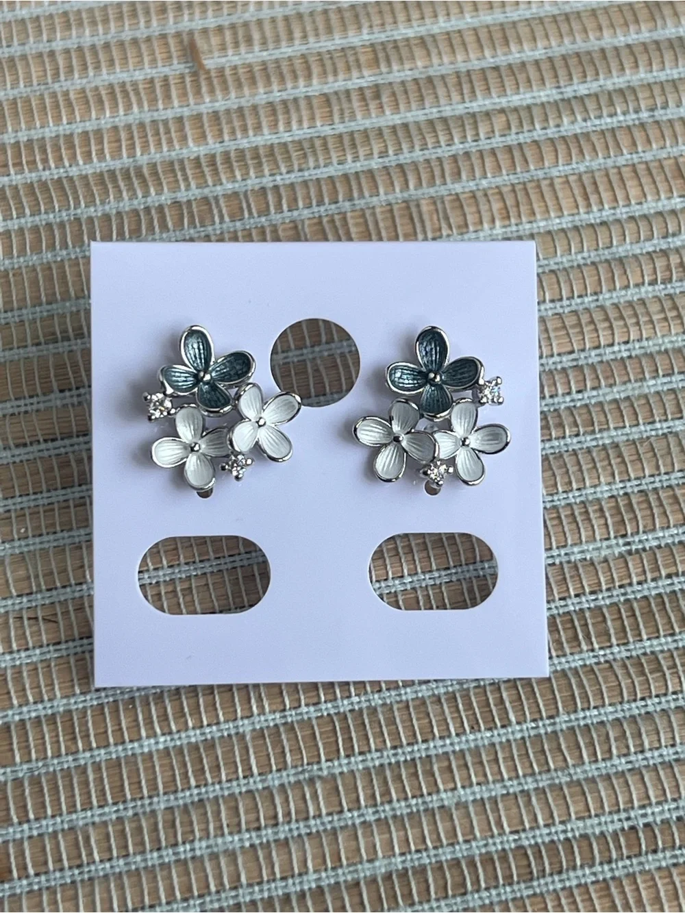 ⭐️-Floral Cluster Stud Earrings in Blue and White with crystal-white gold finish